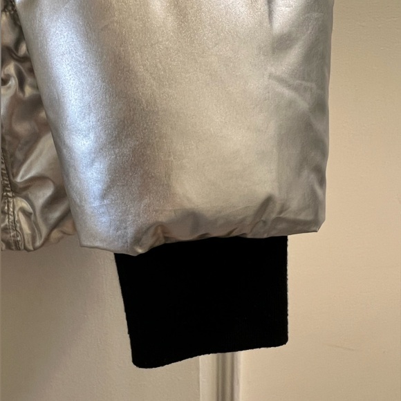 Talbots women’s puffer in metallic silver - Size Medium - Picture 3 of 5